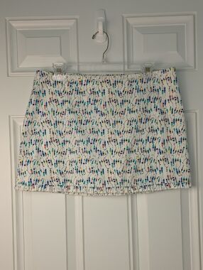 Lilly Pulitzer White Mini Skirt with Multicolor Pattern.  Size 6
